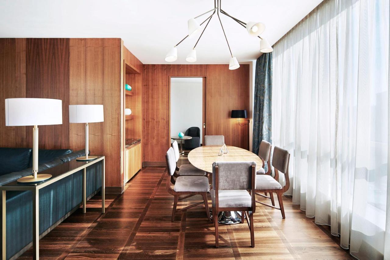 Metropol Palace, Otel