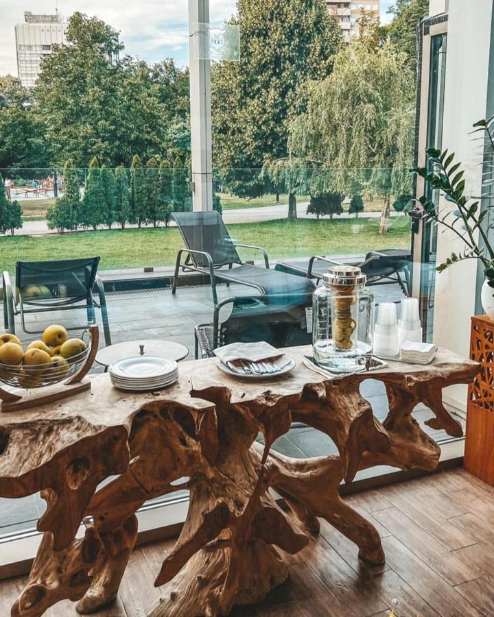 Metropol Palace, Otel