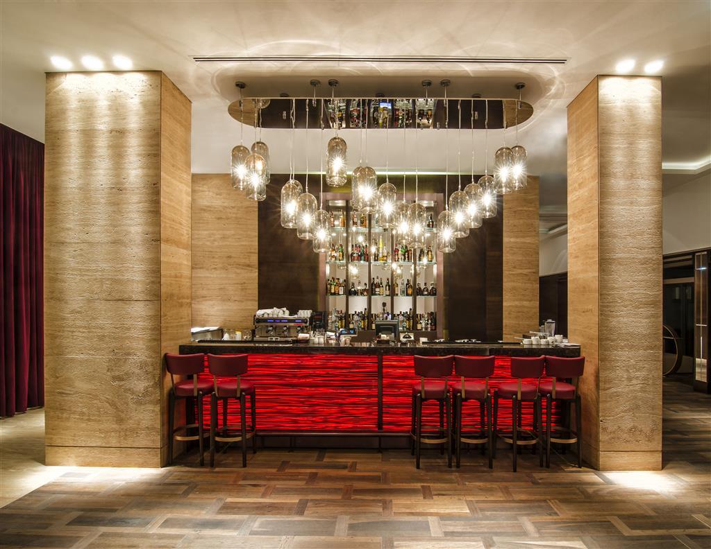 Metropol Palace, Otel