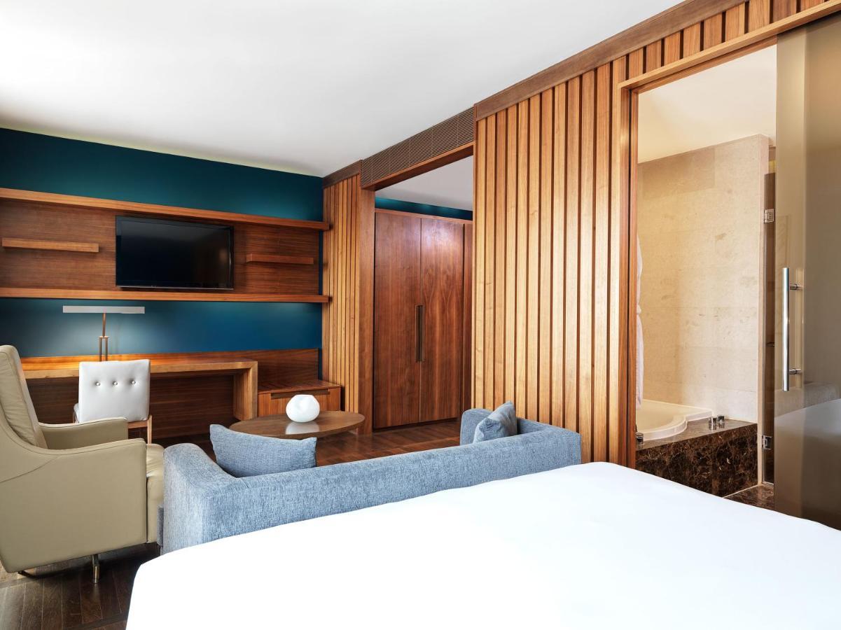 Metropol Palace, Otel