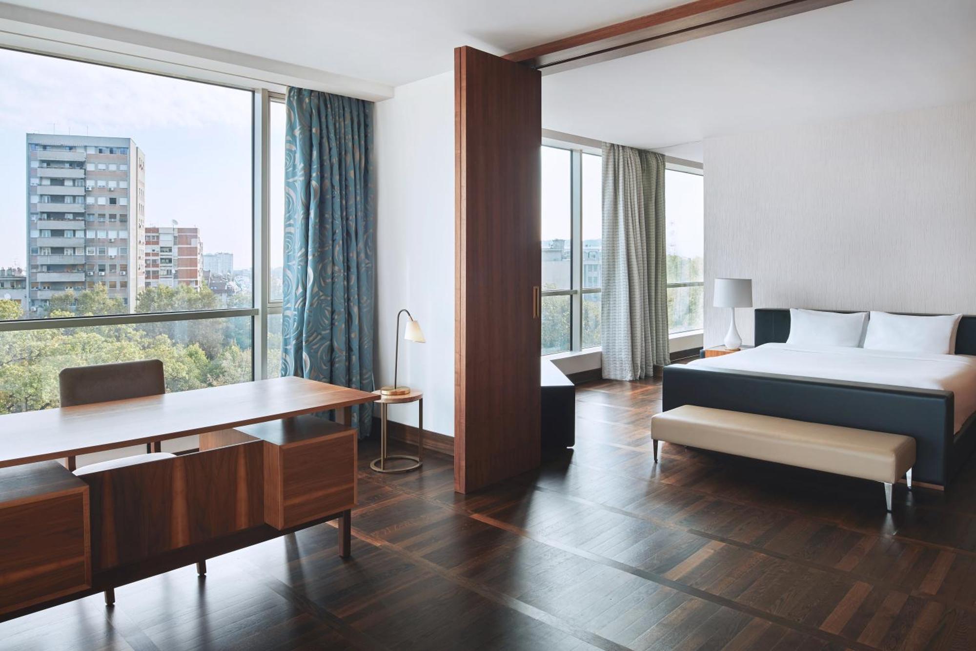 Metropol Palace, Otel