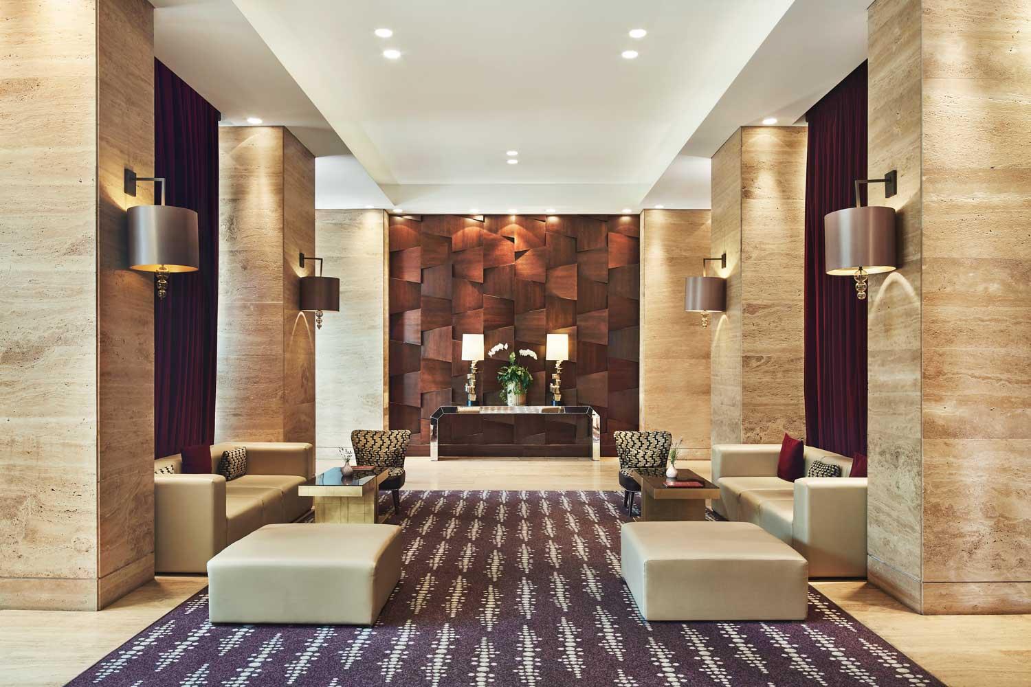 Metropol Palace, Otel