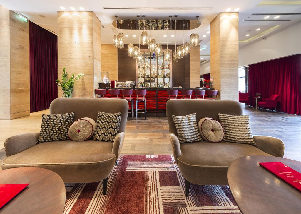 Metropol Palace, Otel
