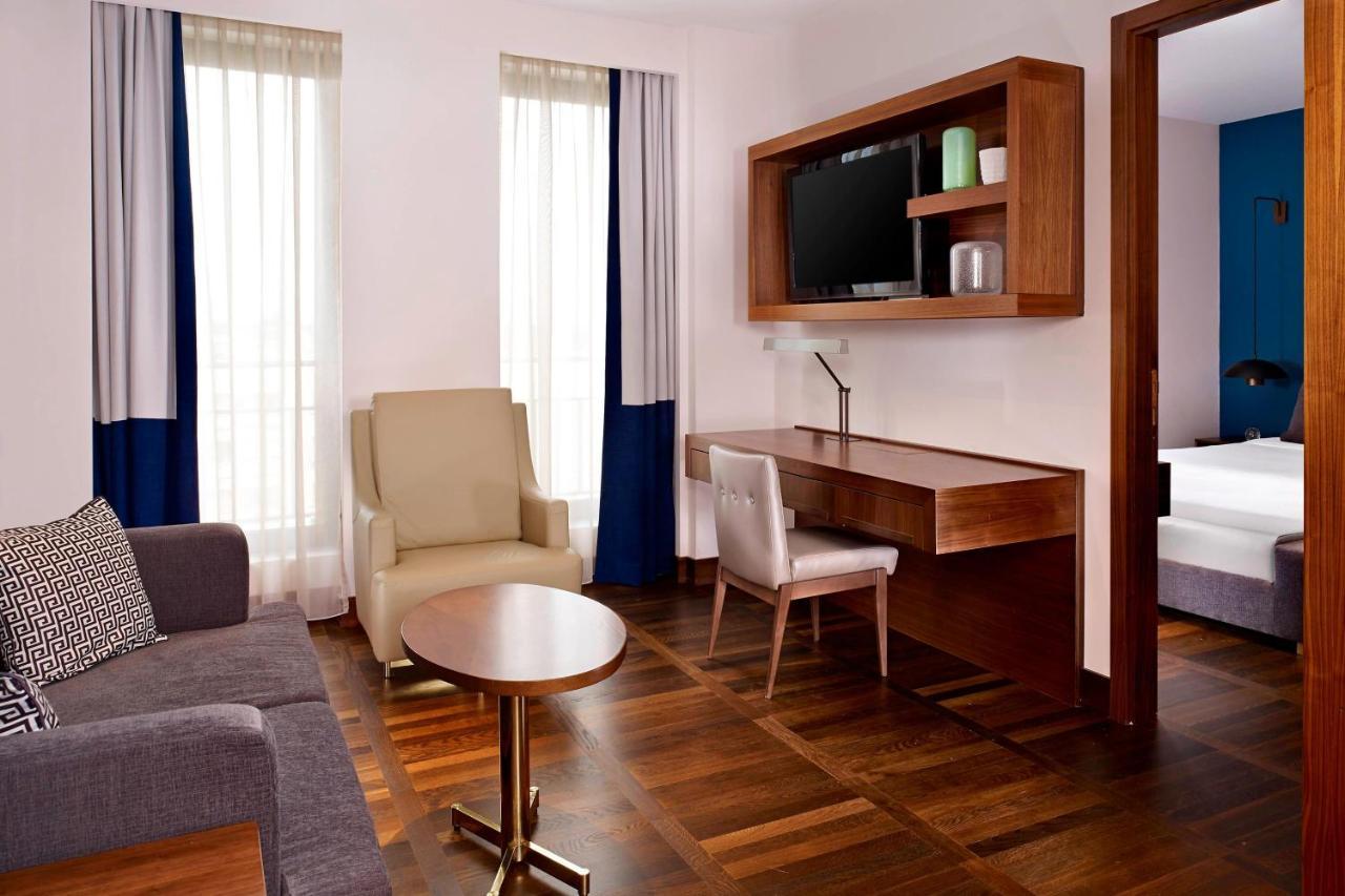 Metropol Palace, Otel Belgrad